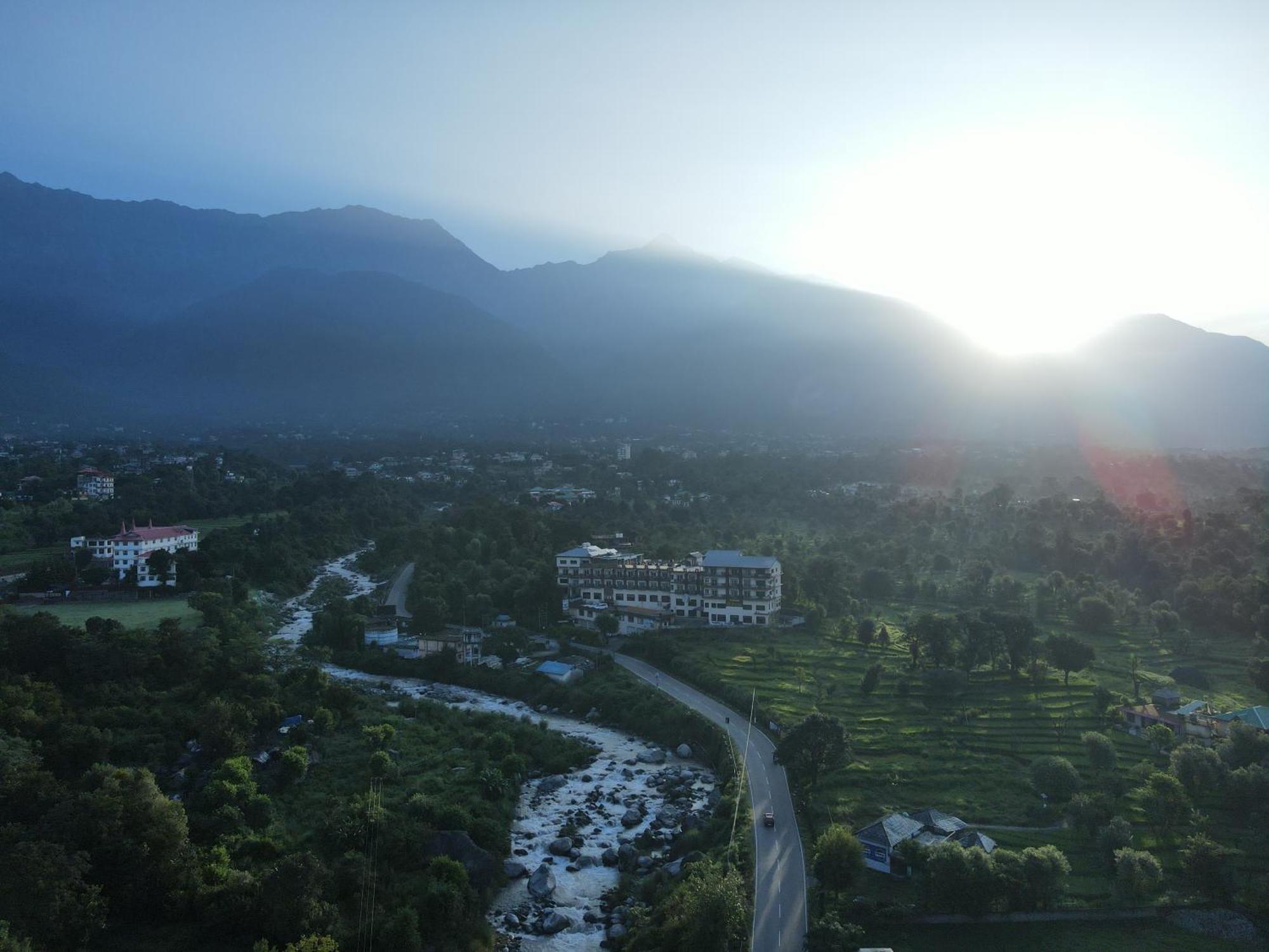 D'Polo Club & Spa Resort Dharamshala Eksteriør billede